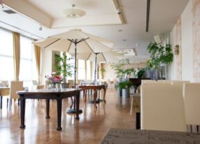 福岡ワイン会　ハーバービレッジ屋内